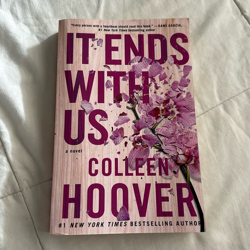 🎀 Colleen Hoover It Ends With Us Paperback Book New Condition!!